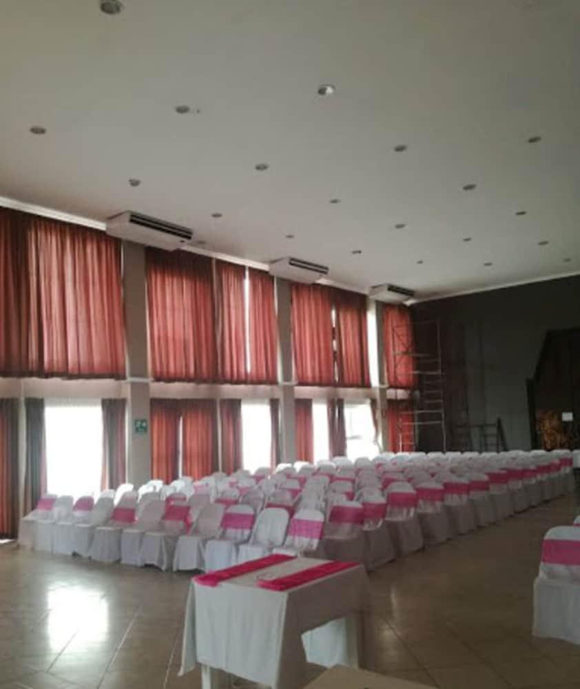 Ramada Tikal Isla De Flores Hotel Экстерьер фото